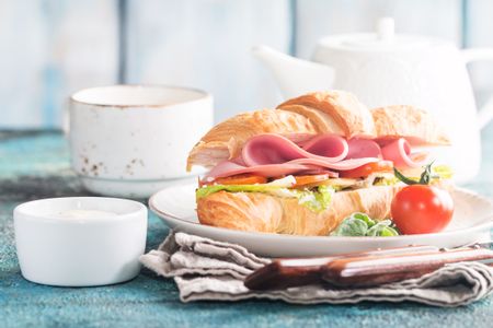 Delightful Croissant Sandwich — 400-piece jigsaw puzzle