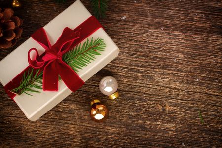 Festive Holiday Gift — 150-piece jigsaw puzzle