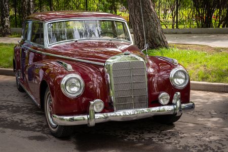 Classic Car Elegance — 300-piece jigsaw puzzle