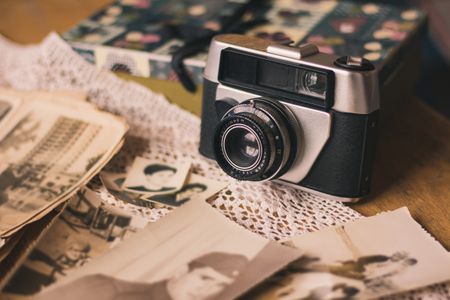 Nostalgic Memories — 64-piece jigsaw puzzle