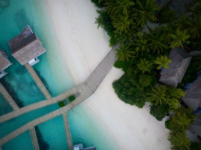 Tropical Overwater Villas — 400-piece jigsaw puzzle