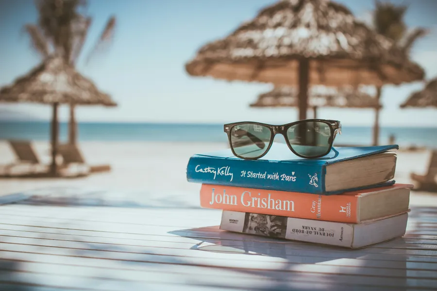 Beachside Reading Escape — 400-piece jigsaw puzzle