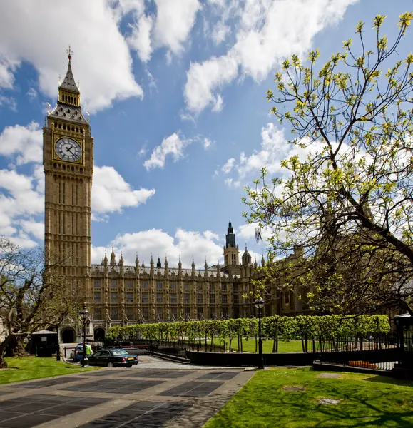 Big Ben and Blue Skies — 200-piece jigsaw puzzle