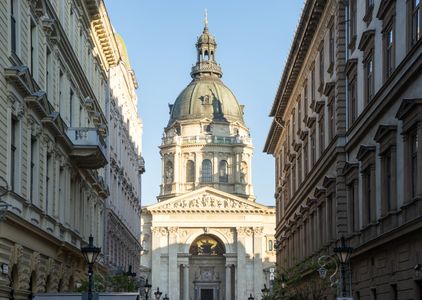 Cathedral Between Streets — 150-piece jigsaw puzzle