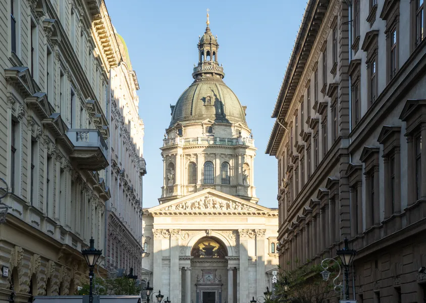 Cathedral Between Streets — 150-piece jigsaw puzzle
