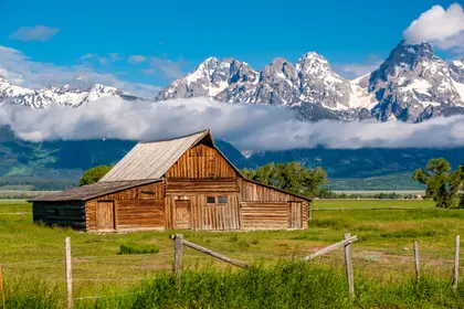 Old Barn in Grand Teton Mountains — 1000-piece jigsaw puzzle