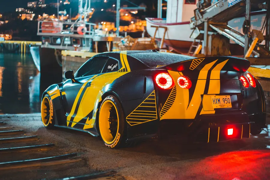 Sporty Night Cruiser — 300-piece jigsaw puzzle