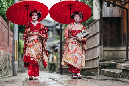 Elegant Geisha Parade — 64-piece jigsaw puzzle