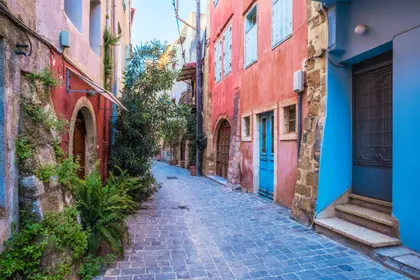 Charming Mediterranean Alley — 200-piece jigsaw puzzle