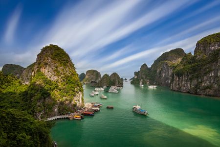 Majestic Limestone Bay — 100-piece jigsaw puzzle