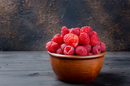 Bowl of Raspberries — 300-piece jigsaw puzzle