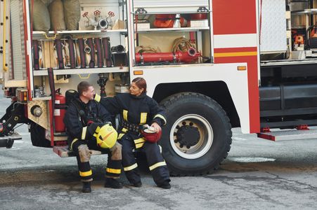 Camaraderia dei vigili del fuoco — puzzle da 100 pezzi