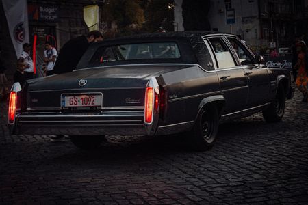 Vintage Car on Cobblestone — 400-piece jigsaw puzzle