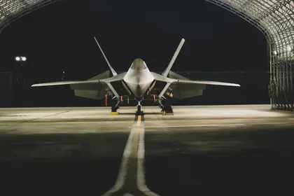 Stealth-jet i ro — puslespil med 400 brikker