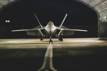 Stealth-suihkukone levossa — 400 palan palapeli
