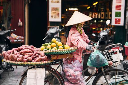 Vibrant Market Scene — 100-piece jigsaw puzzle