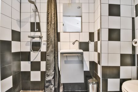 Modern Checkered Bathroom — 150-piece jigsaw puzzle