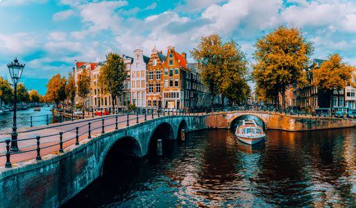 Charming Canal View — 300-piece jigsaw puzzle
