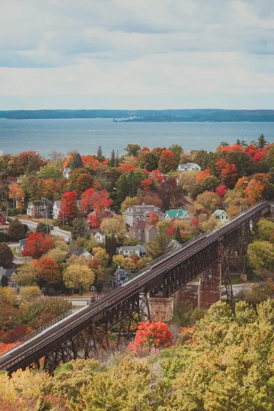 Herfstbrug en meer — 200-stukjes legpuzzel