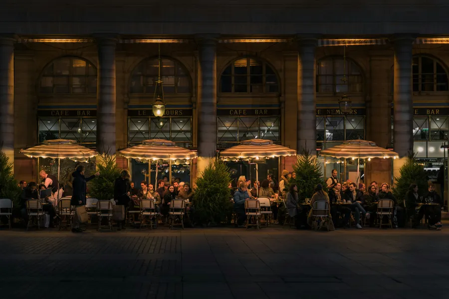 Evening Café Ambiance — 100-piece jigsaw puzzle