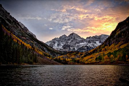 Autumn Mountain Reflection — 500-piece jigsaw puzzle