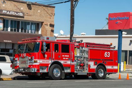 Fire Engine in City — 150-piece jigsaw puzzle