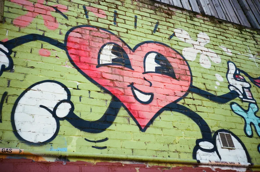 Smiling Heart Graffiti — 400-piece jigsaw puzzle