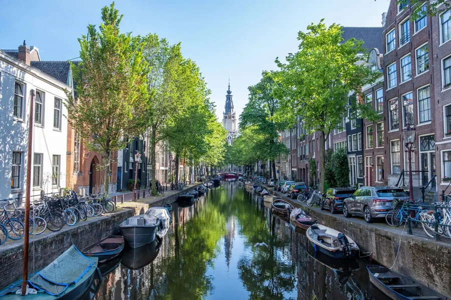 Serene Canal View — 400-piece jigsaw puzzle