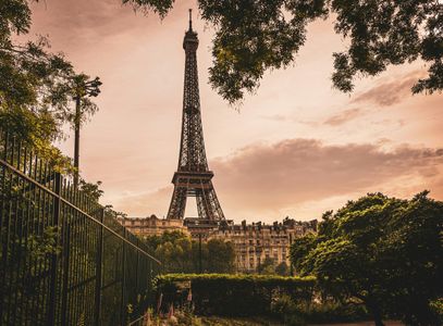 Eiffel Tower at Dusk — 400-piece jigsaw puzzle