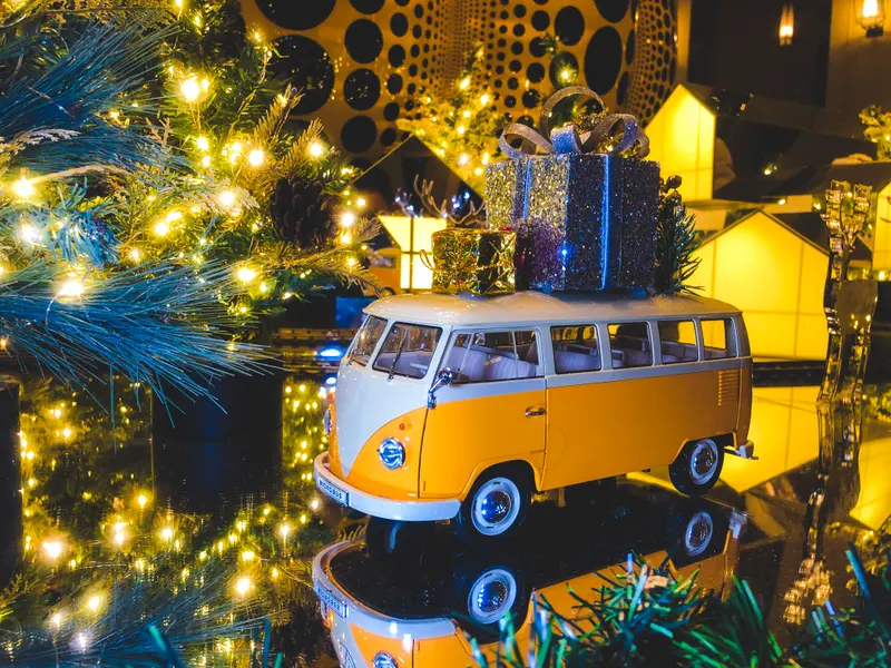 Festive Van Adventure — 500-piece jigsaw puzzle