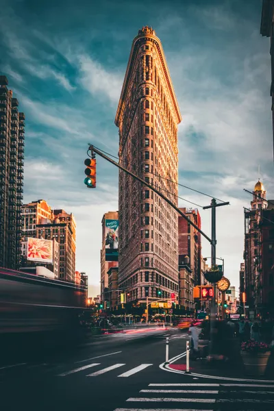 Majestic Urban Landmark — 64-piece jigsaw puzzle