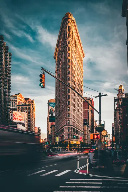 Majestic Urban Landmark — 64-piece jigsaw puzzle