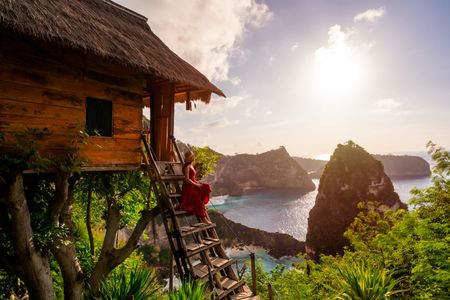 Serene Clifftop Retreat — 400-piece jigsaw puzzle