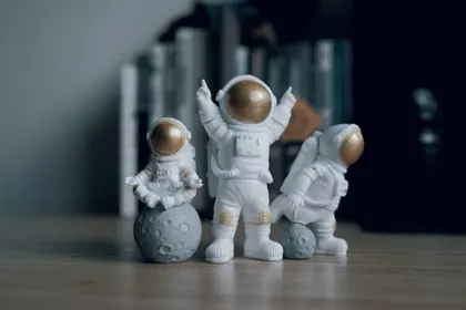 Playful Astronaut Figures — 500-piece jigsaw puzzle