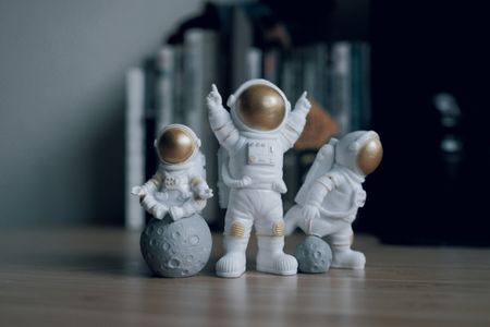 Playful Astronaut Figures — 500-piece jigsaw puzzle