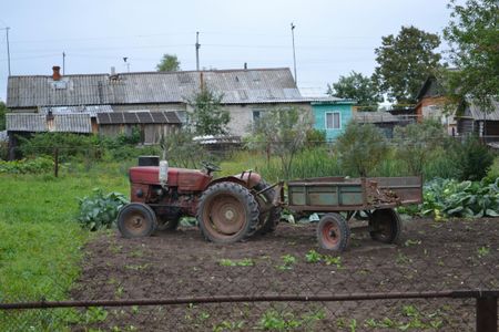 Rustic Farm Tractor — 64-piece jigsaw puzzle
