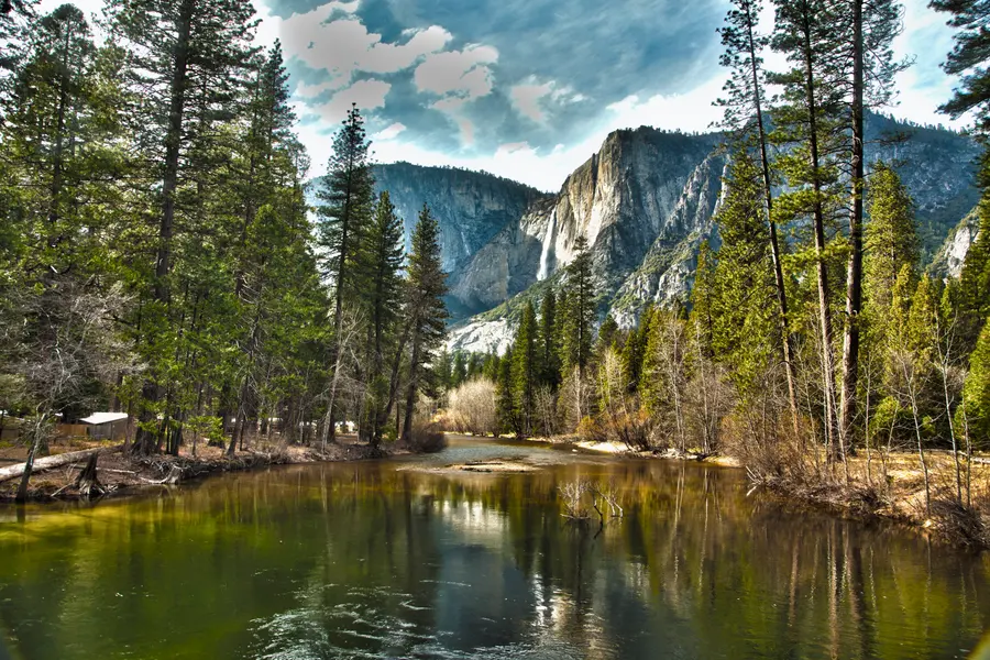 Majestic Mountain View — 300-piece jigsaw puzzle