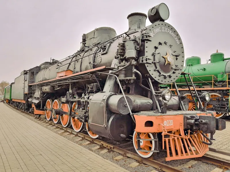 Vintage Steam Locomotive — 200-piece jigsaw puzzle