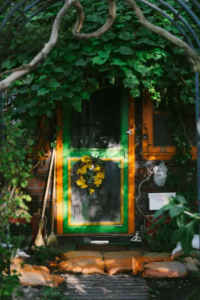 Enchanted Garden Doorway — 200-piece jigsaw puzzle