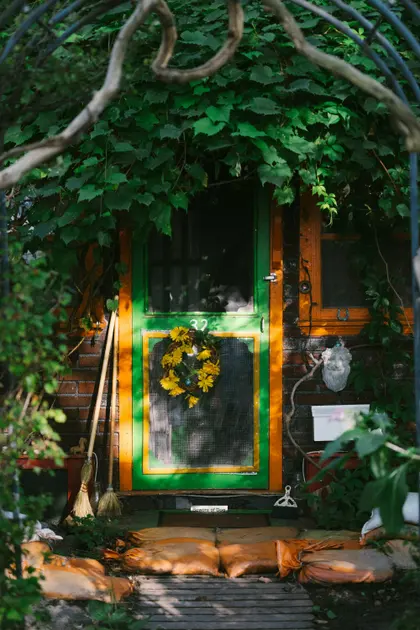 Enchanted Garden Doorway — 200-piece jigsaw puzzle