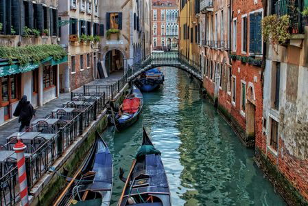 Venetian Canal View — 64-piece jigsaw puzzle