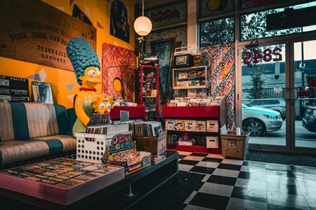 Retro Record Haven — 100-piece jigsaw puzzle