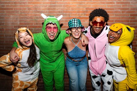 Joyful Costume Party — 100-piece jigsaw puzzle
