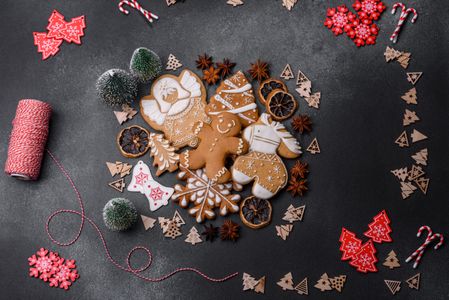 Festive Gingerbread Delight — 300-piece jigsaw puzzle