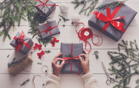 Festive Gift Wrapping — 200-piece jigsaw puzzle