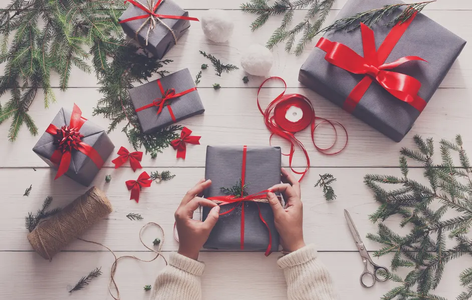 Festive Gift Wrapping — 200-piece jigsaw puzzle