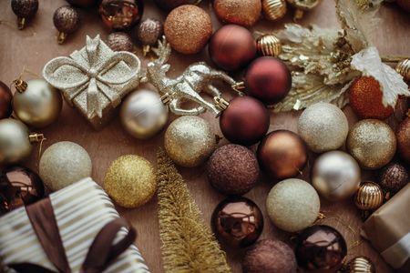 Holiday Ornament Elegance — 500-piece jigsaw puzzle