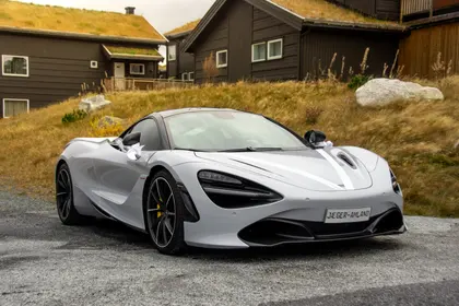 Luxury Car at Cottage — 500-piece jigsaw puzzle