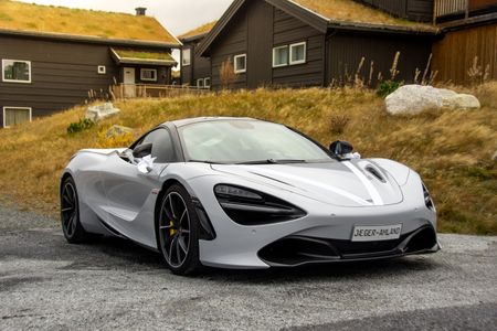 Luxury Car at Cottage — 500-piece jigsaw puzzle