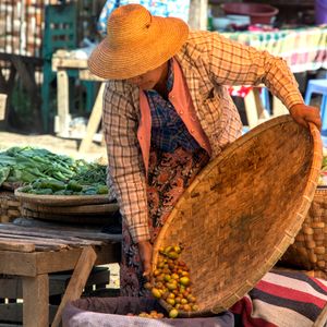 Market Harvest Scene — 100-piece jigsaw puzzle